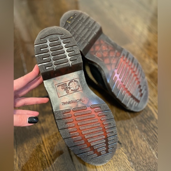 Dr. Martens 101 Vintage Smooth Leather Ankle Boot - Picture 7 of 10